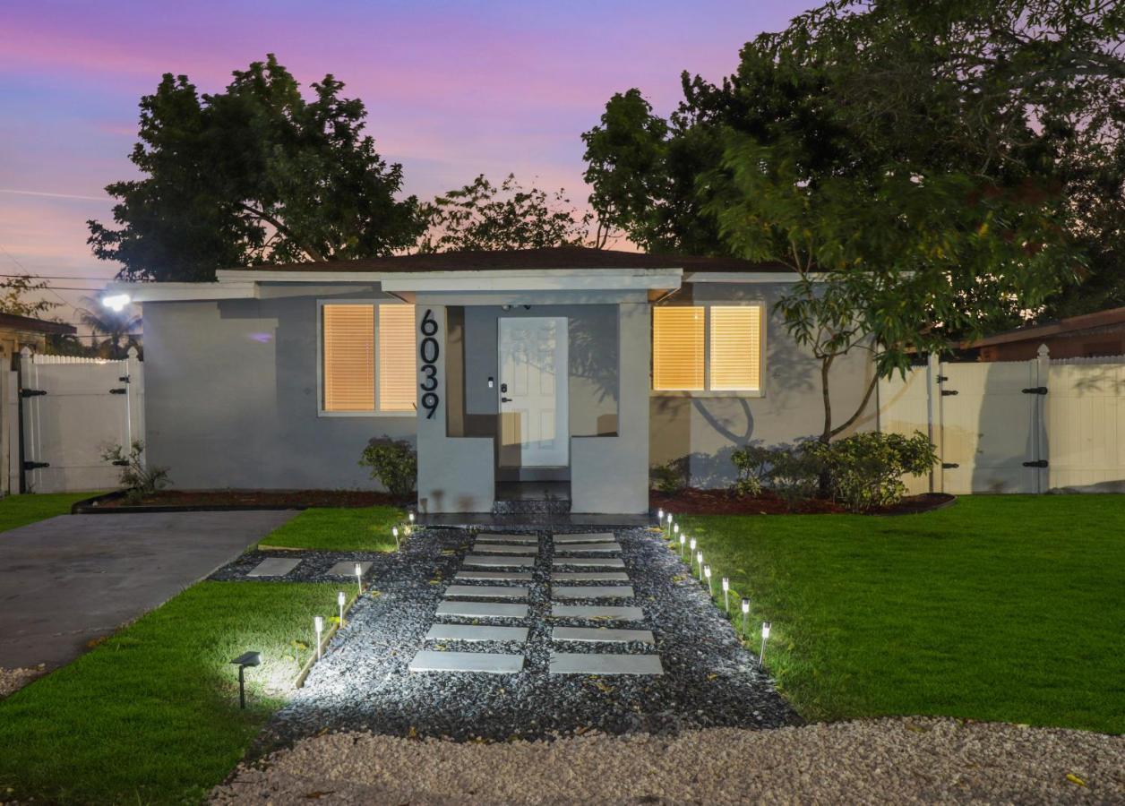 Spacious And Luxurious Home Centrally Located Between Miami And Ft. Lauderdale Miramar Eksteriør billede